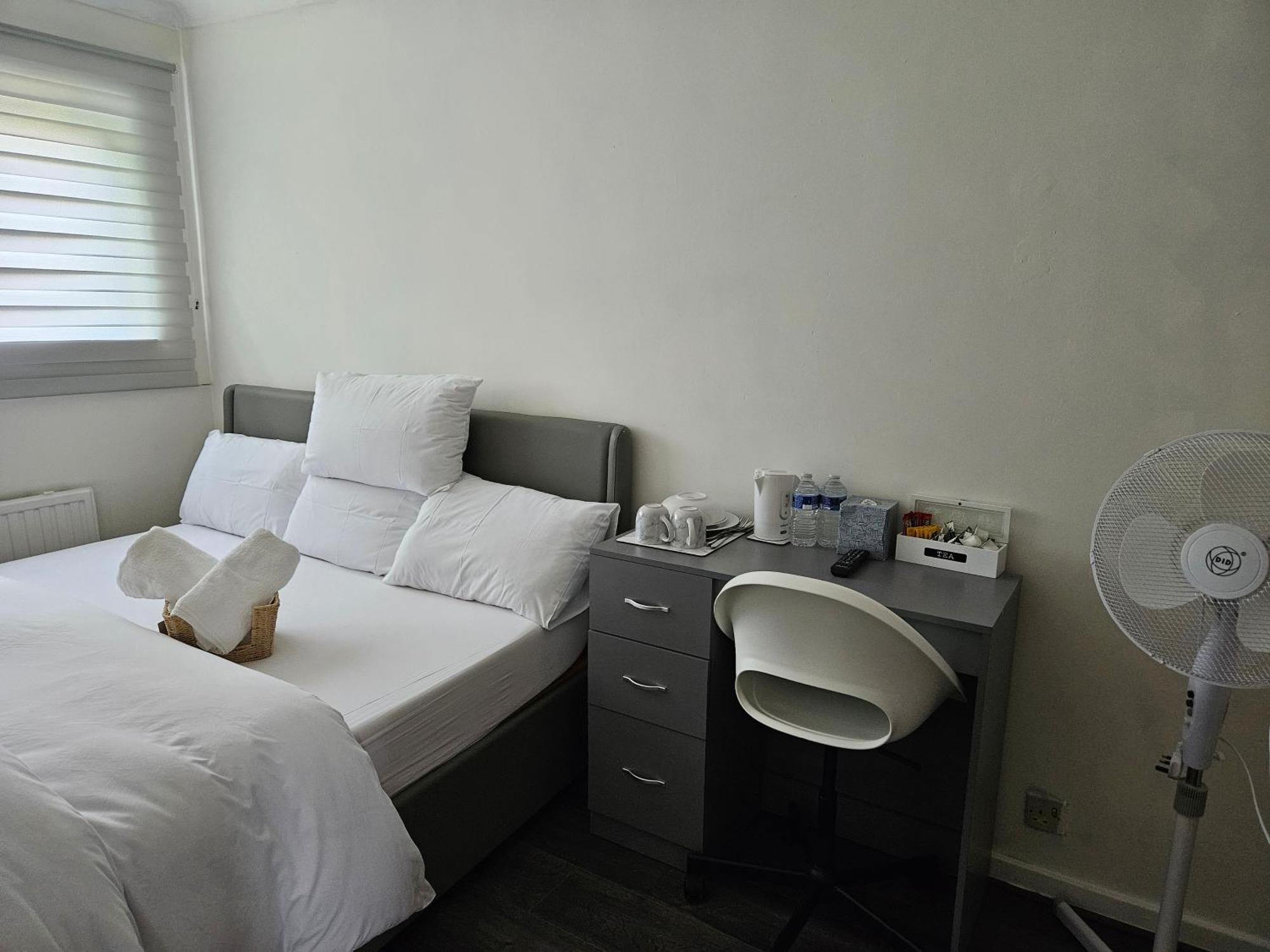 Jays-Rooms Pitsea Exteriör bild