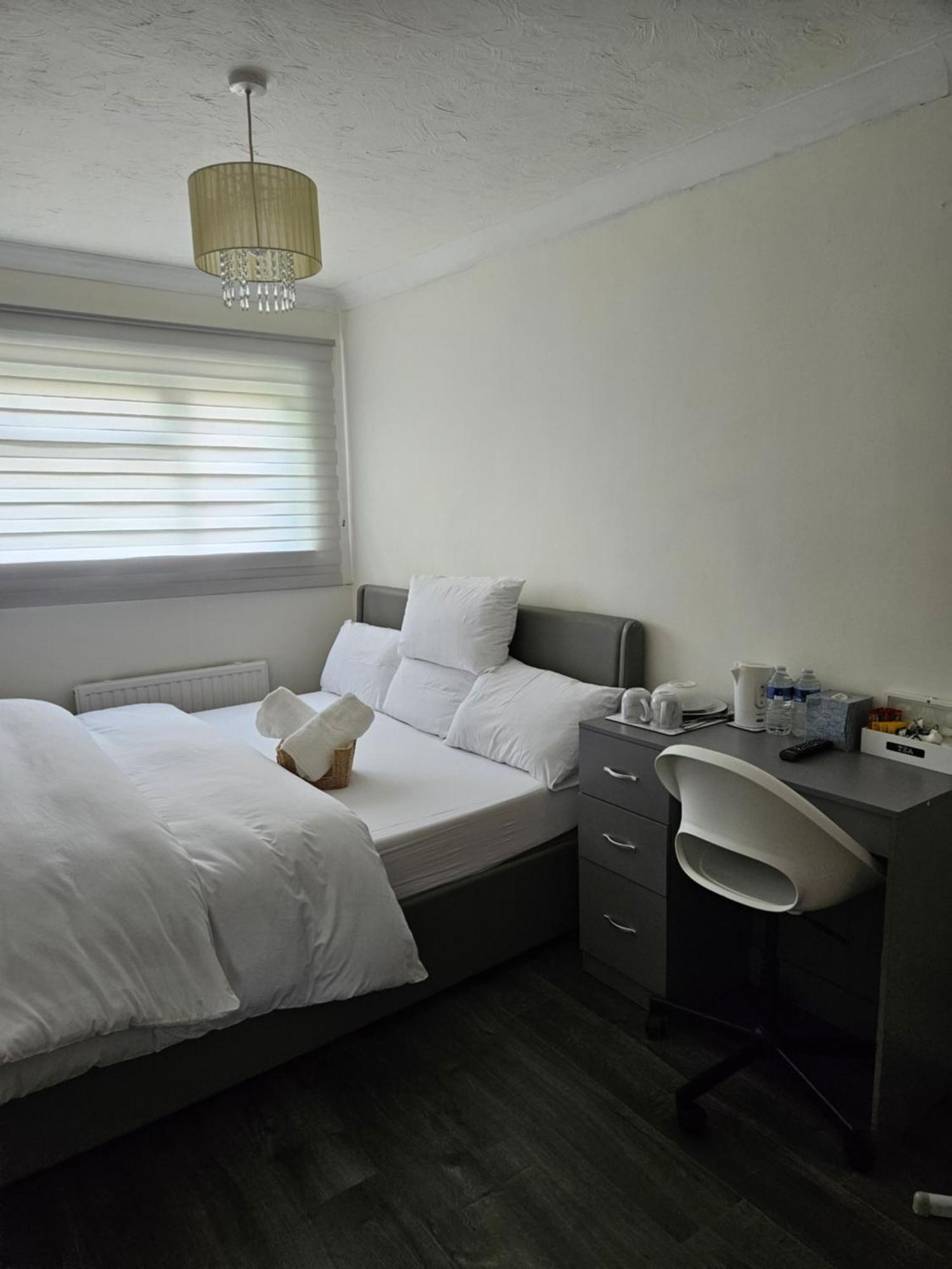 Jays-Rooms Pitsea Exteriör bild