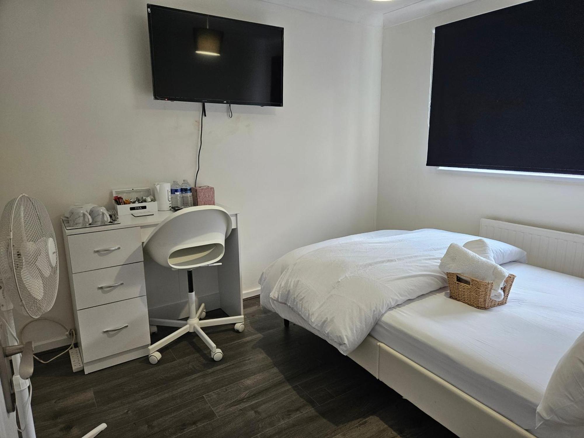 Jays-Rooms Pitsea Exteriör bild